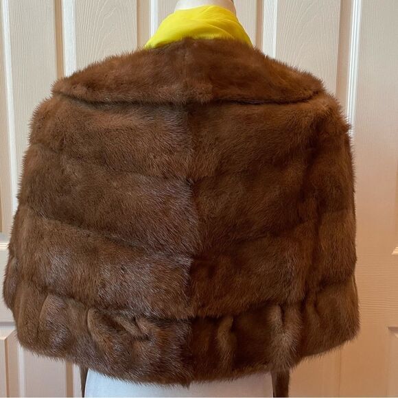 VINTAGE MINK STOLE IN FAWN COLOR BY BAMBERGER’S FUR SALON - Picture 6 of 10